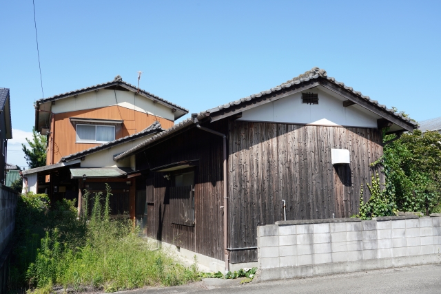 古い戸建て住宅の外観